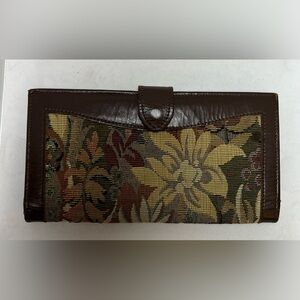 VINTAGE: St. Michael’s | Marks and Spencer tapestry wallet.